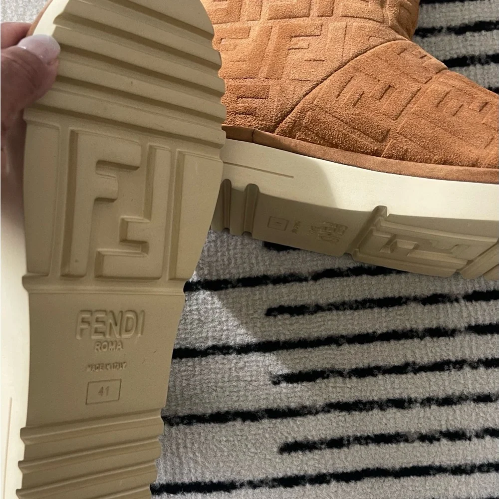 SOLD!! Fendi Women's Camel Shearling Winter Boots - Picture 5 of 6